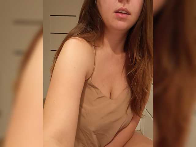 Melenka, live now on BongaCams