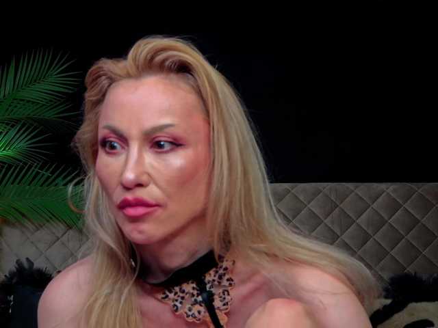 KellyWife live cam on BongaCams