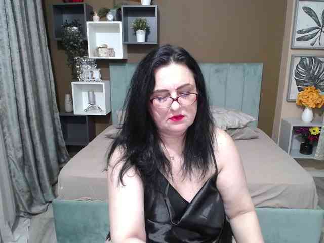 Model: ValerieSmiths