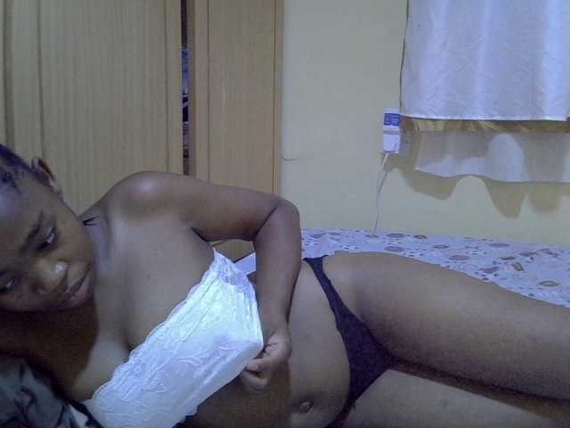 pretty-bianca live cam on BongaCams