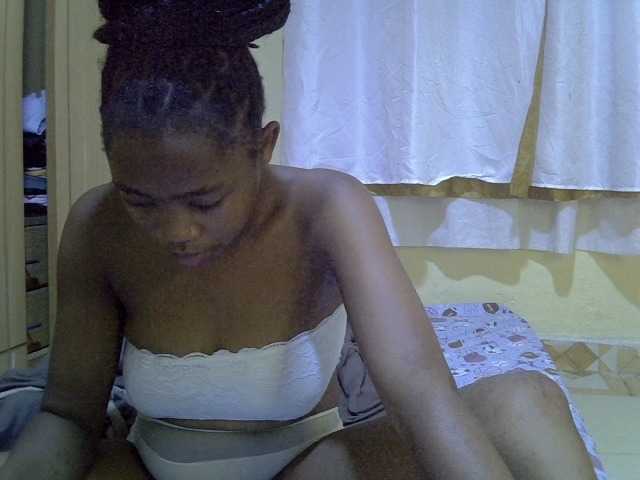 pretty-bianca live cam on BongaCams