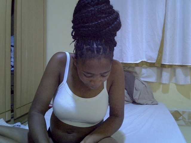pretty-bianca live cam on BongaCams