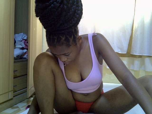 pretty-bianca live cam on BongaCams