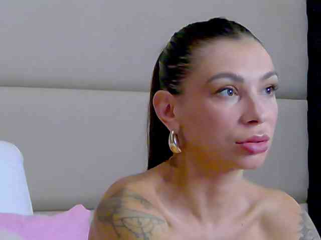 NicoleeLux webcam