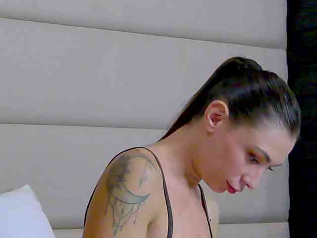 NicoleeLux webcam