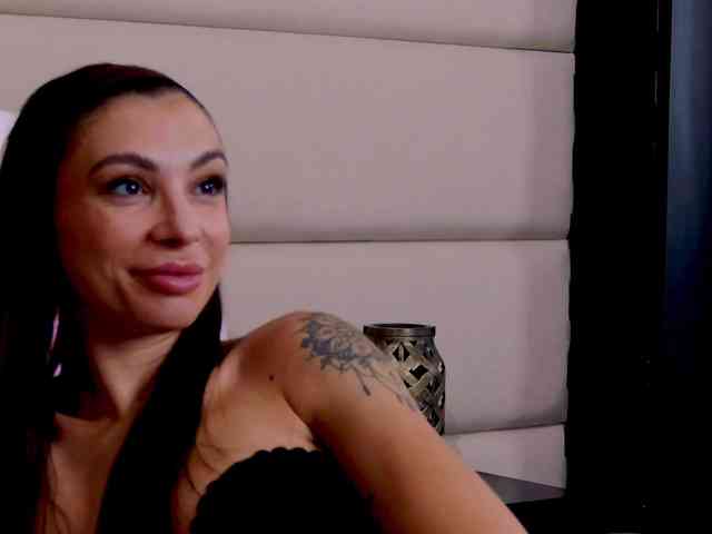 NicoleeLux webcam