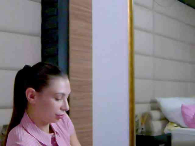 NicoleeLux webcam
