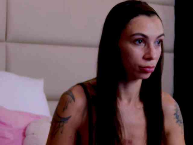 NicoleeLux webcam