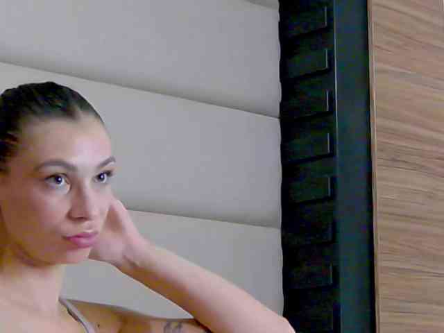 NicoleeLux webcam