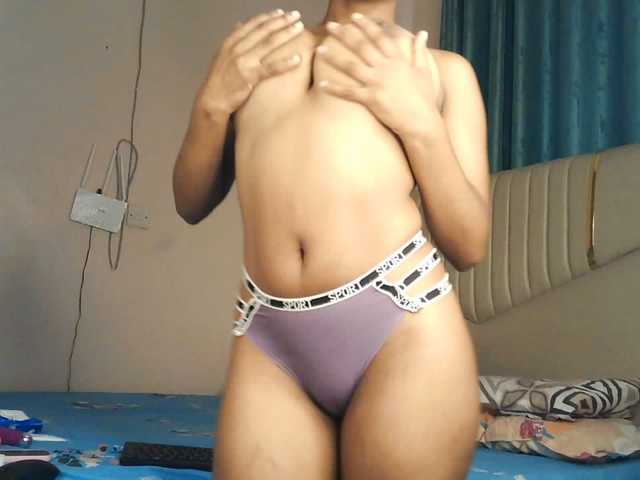 AlexaLovexo, en vivo ahora en BongaCams