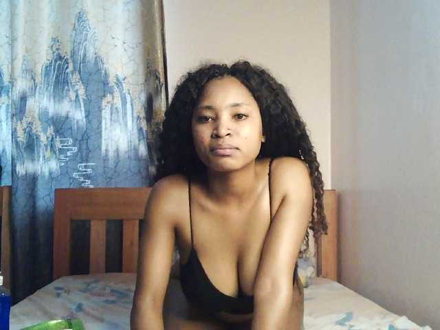 AlexaLovexo live cam on BongaCams