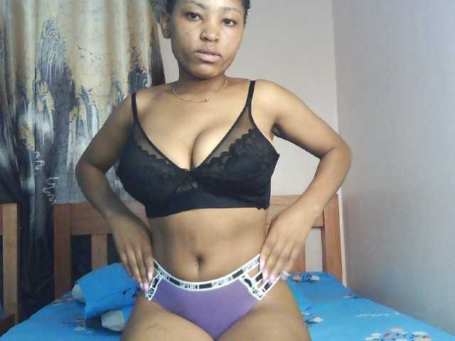 le modèle AlexaLovexo est en webcam porno dans un show sur le site bongacams, il possède les tags suivants: Ebony,Blonde,Shaved
