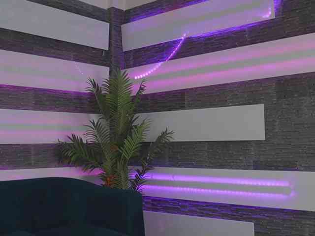sassyivana's live room