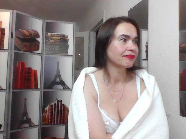 HelenMoo live cam on BongaCams
