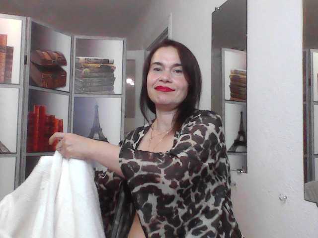 HelenMoo — live female cam