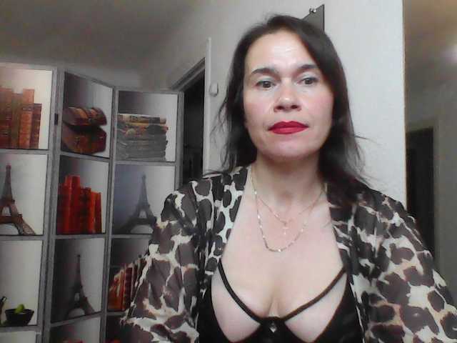HelenMoo live cam on BongaCams