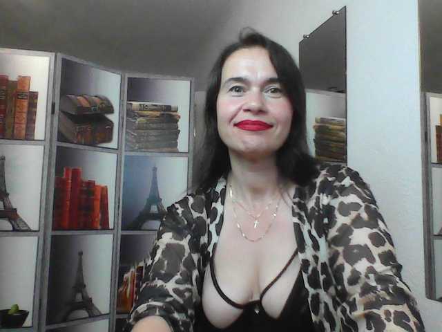 le modèle HelenMoo est en webcam porno dans un show sur le site bongacams, il possède les tags suivants: White/Caucasian,Brunette,Trimmed