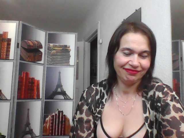 HelenMoo live cam on BongaCams