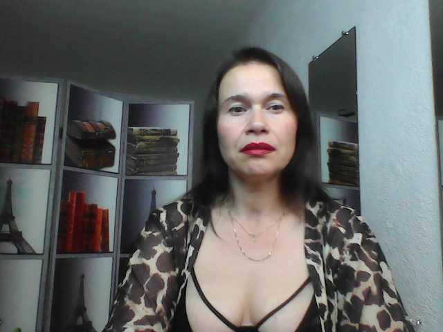HelenMoo, live now on BongaCams