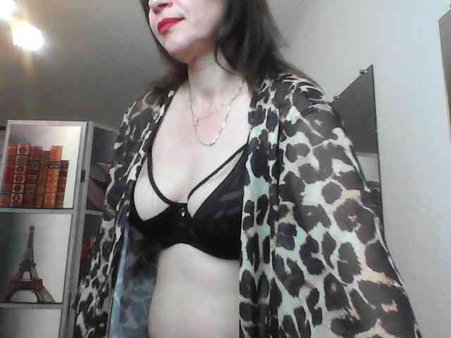 HelenMoo Live Webcam on BongaCams