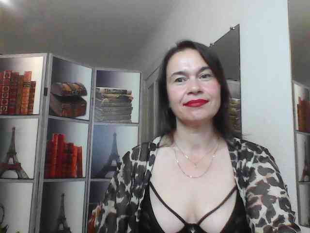HelenMoo Live Webcam on BongaCams