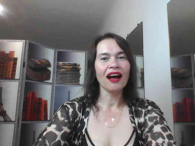 HelenMoo Live Webcam on BongaCams