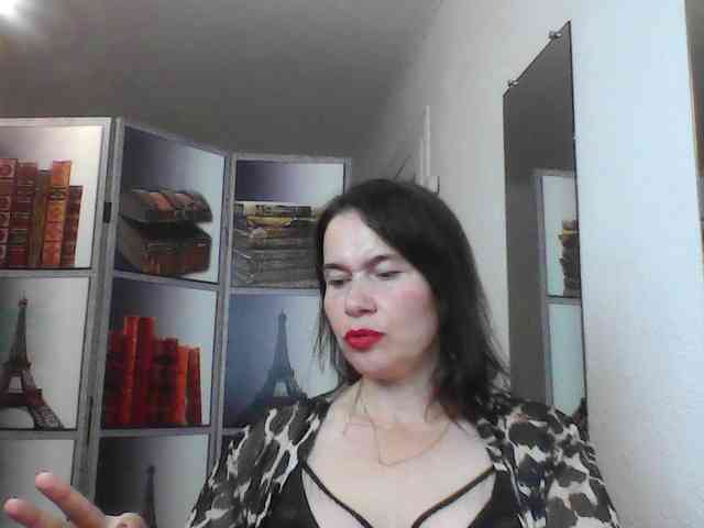 HelenMoo Live Webcam on BongaCams