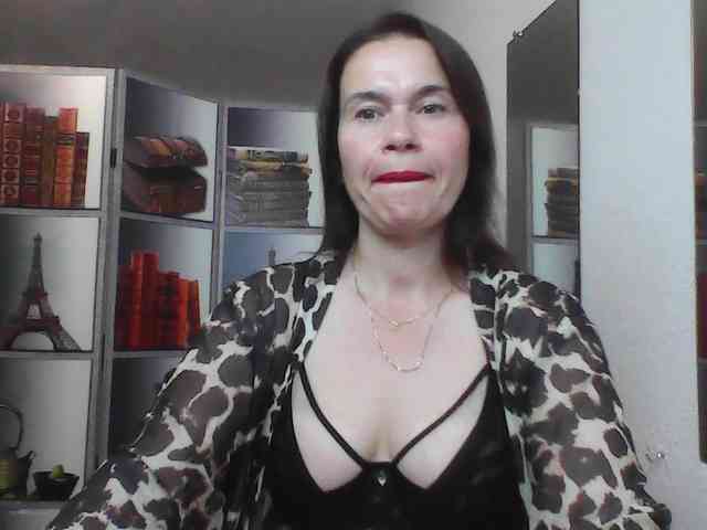 HelenMoo Live Webcam on BongaCams