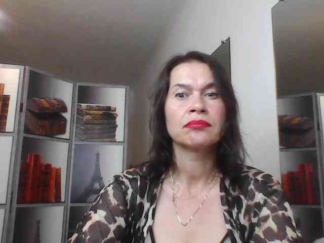 HelenMoo Live Webcam on BongaCams