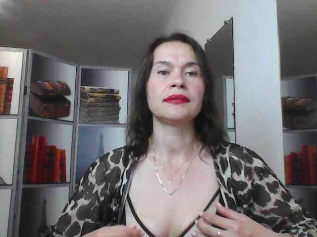 HelenMoo Live Webcam on BongaCams