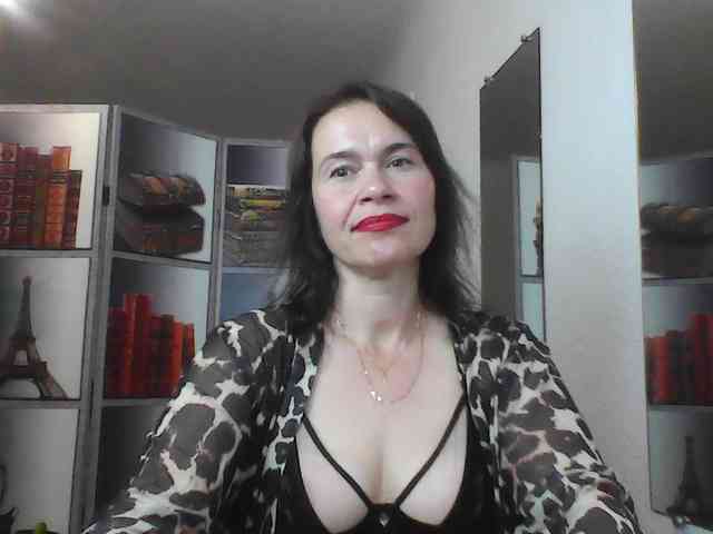 HelenMoo Live Webcam on BongaCams