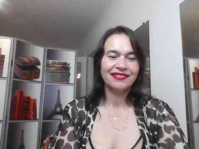 HelenMoo Live Webcam on BongaCams