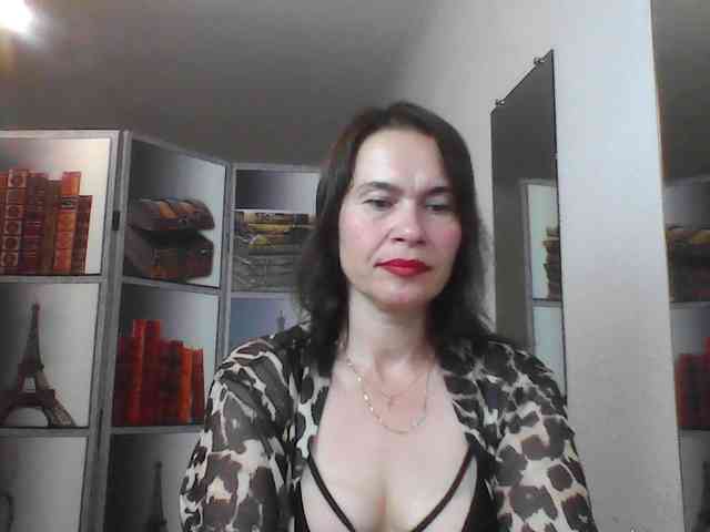 HelenMoo Live Webcam on BongaCams