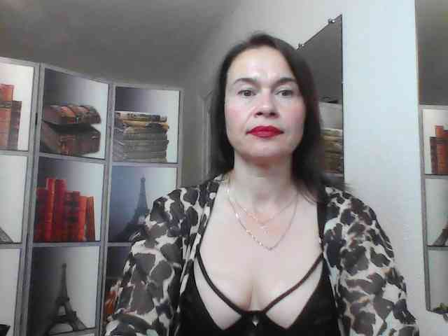 HelenMoo Live Webcam on BongaCams