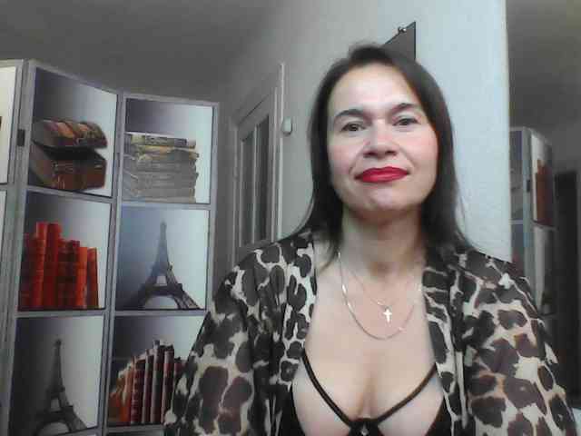 HelenMoo Live Webcam on BongaCams