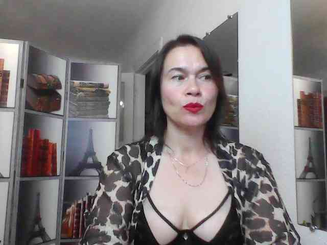 HelenMoo Live Webcam on BongaCams