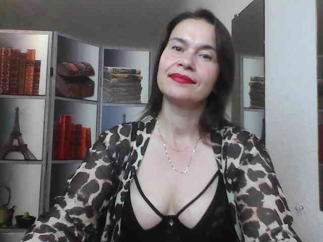 HelenMoo Live Webcam on BongaCams
