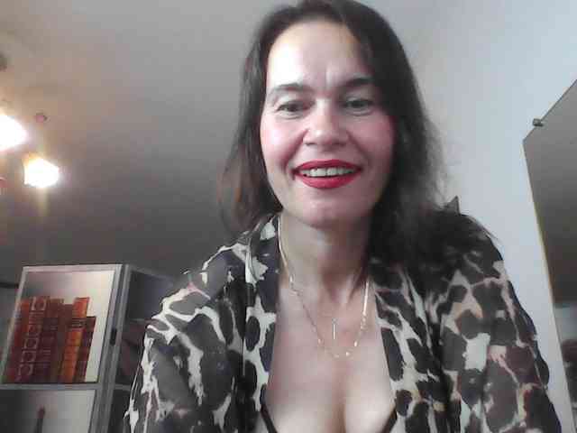 HelenMoo Live Webcam on BongaCams