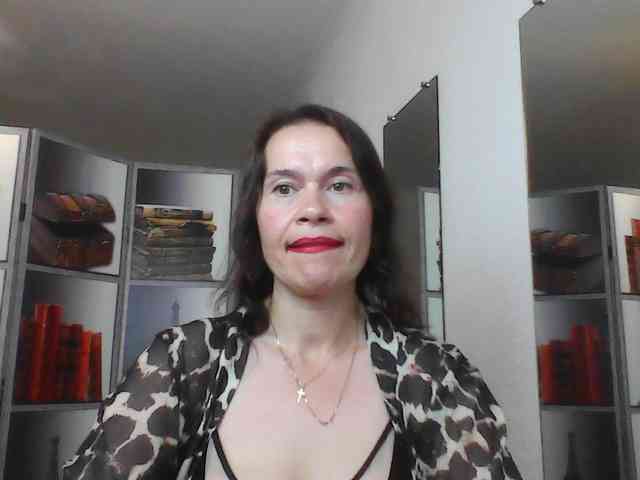 HelenMoo Live Webcam on BongaCams