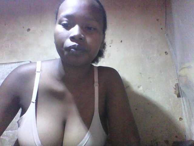 Asminah1 live cam on BongaCams