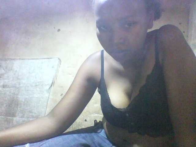 Asminah1 live cam on BongaCams