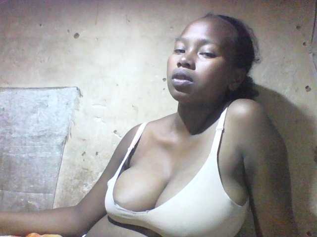 Asminah1 live cam on BongaCams