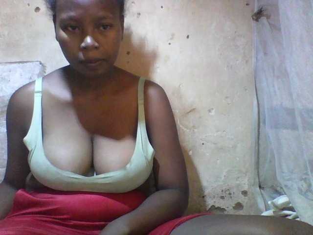 le modèle Asminah1 est en webcam porno dans un show sur le site bongacams, il possède les tags suivants: Ebony,Brunette,Shaved