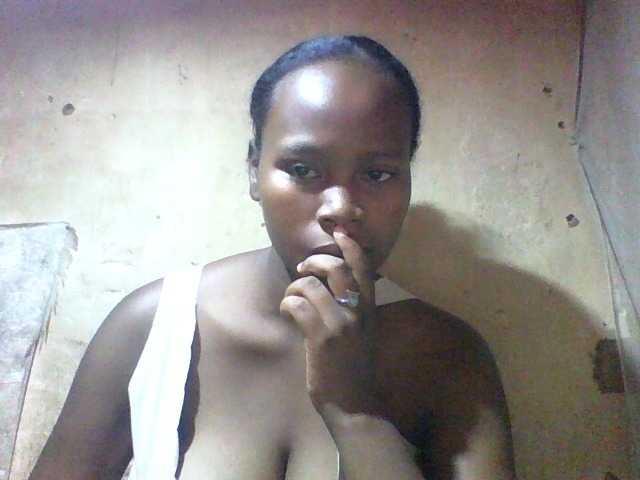 Asminah1 live cam on BongaCams