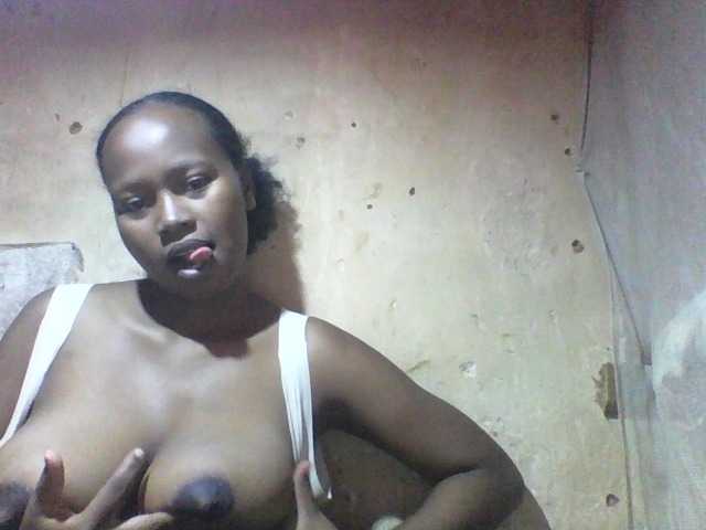 Asminah1 live cam on BongaCams