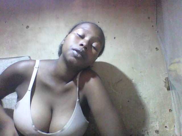 Asminah1 live cam on BongaCams