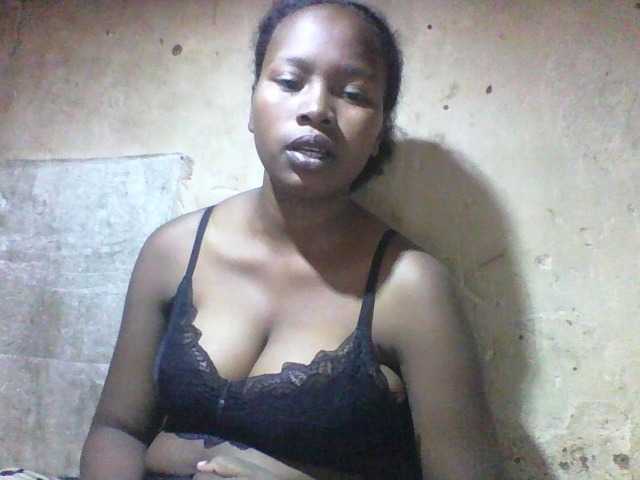 Asminah1 live cam on BongaCams