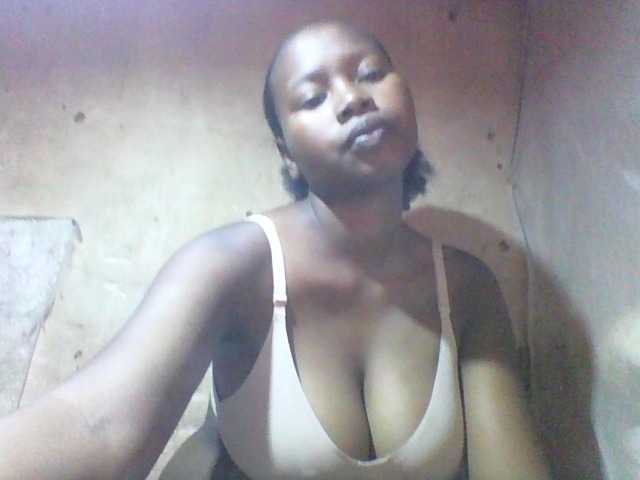 Asminah1 live cam on BongaCams