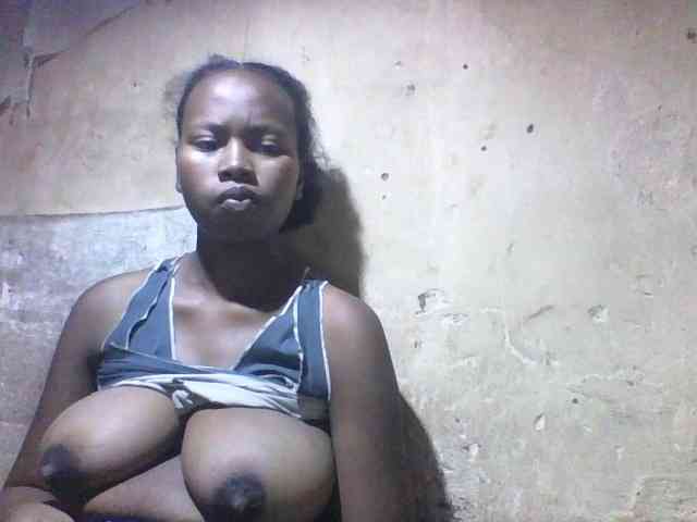 Asminah1 webcam