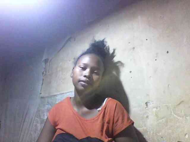 Asminah1 webcam